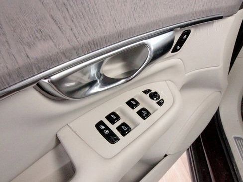 Used 2025 Volvo XC90 B6 Ultra w/ Protection Package image 13