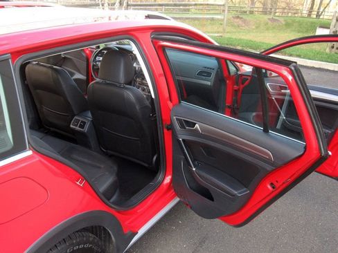 Used 2017 Volkswagen Golf Alltrack SEL image 25