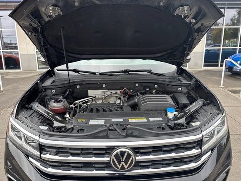Used 2022 Volkswagen Atlas SEL R-Line AWD/4WD image 3