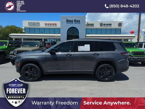 Used 2023 Jeep Grand Cherokee L Limited w/ Luxury Tech Group II RWD image 3