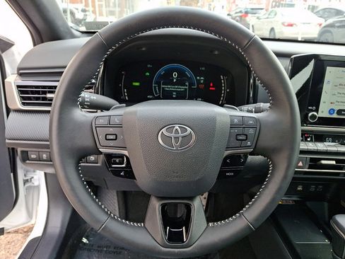 Used 2025 Toyota Camry SE w/ Convenience Package image 20