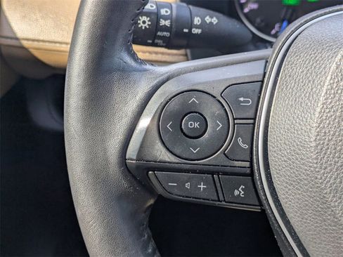 Used 2022 Toyota RAV4 XLE Premium image 26