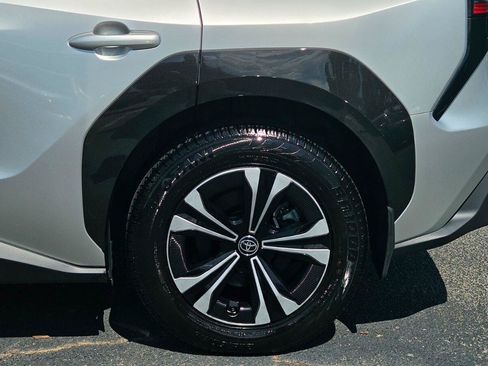 Used 2023 Toyota bZ4X AWD image 16