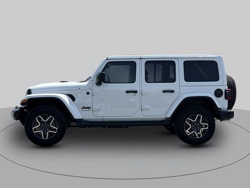 Used 2025 Jeep Wrangler Unlimited Sahara AWD/4WD image 6