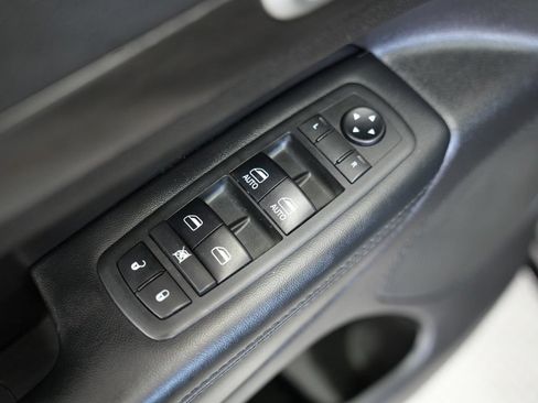 Used 2018 Jeep Grand Cherokee Altitude AWD/4WD image 37