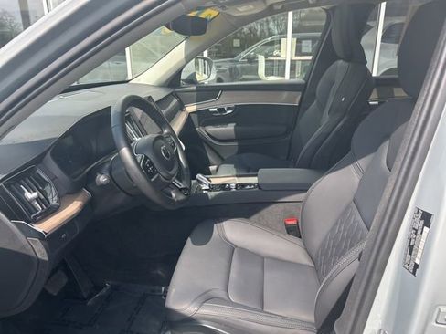 Certified 2025 Volvo XC90 B6 Plus AWD/4WD image 17