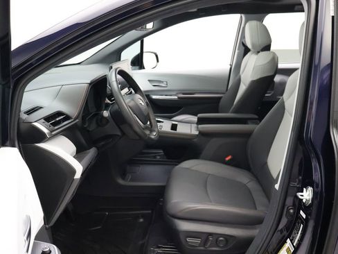 Used 2024 Toyota Sienna XSE FWD image 14