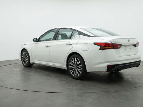 Used 2025 Nissan Altima 2.5 SV image 6