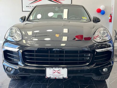 Used 2017 Porsche Cayenne AWD/4WD image 2