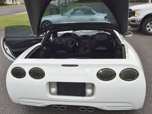 Used 2004 Chevrolet Corvette Coupe w/ Preferred Equipment Group RWD image 6