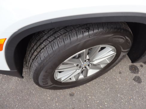 Used 2023 Chevrolet Traverse LT AWD/4WD image 43