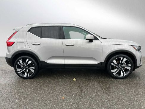 Used 2025 Volvo XC40 B5 Plus w/ Climate Package image 2