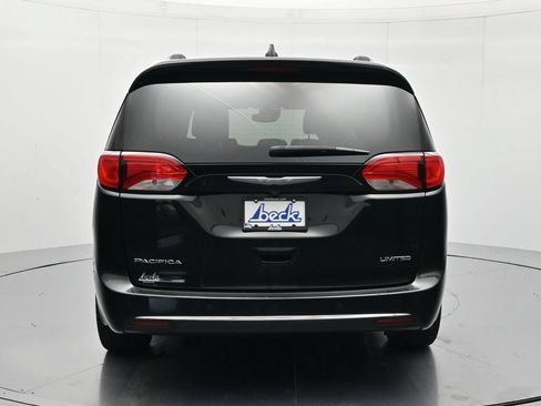 Used 2017 Chrysler Pacifica Limited w/ UConnect Theater Package FWD image 6