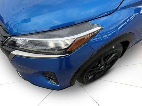 Used 2023 Nissan Kicks SR FWD image 12