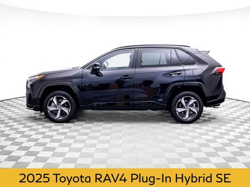 Used 2025 Toyota RAV4 SE AWD/4WD image 2