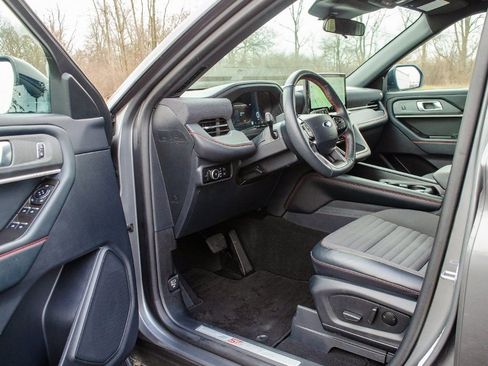 Used 2025 Ford Explorer ST-Line w/ ST-Line Street Pack AWD/4WD image 27