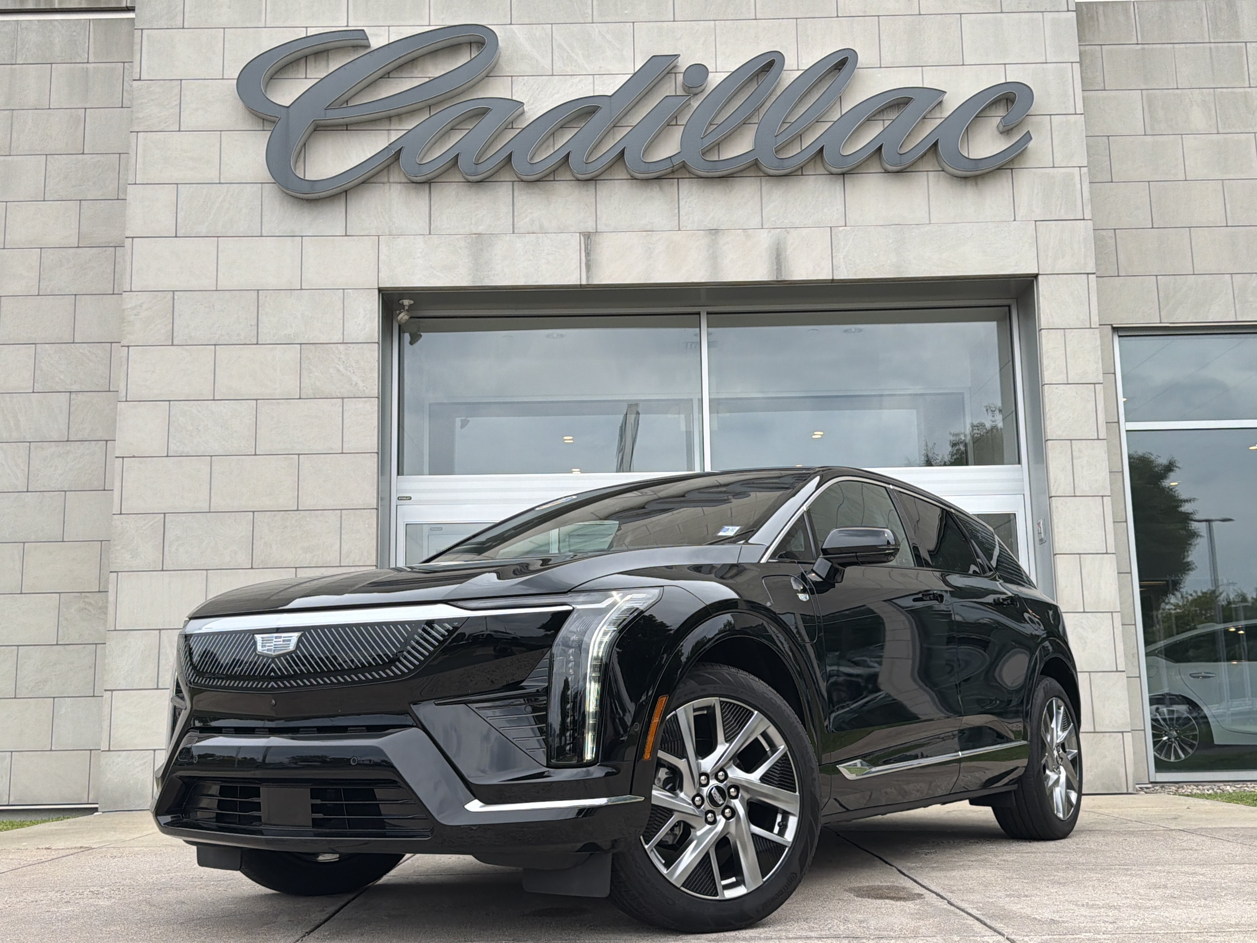 Used 2025 Cadillac Optiq Luxury 2 w/ LPO, Floor Liner Package AWD/4WD image 11