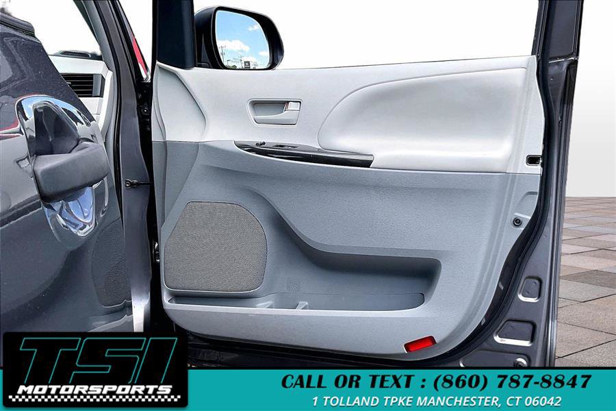 Used 2013 Toyota Sienna L FWD image 23