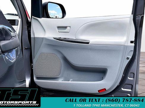 Used 2013 Toyota Sienna L FWD image 23