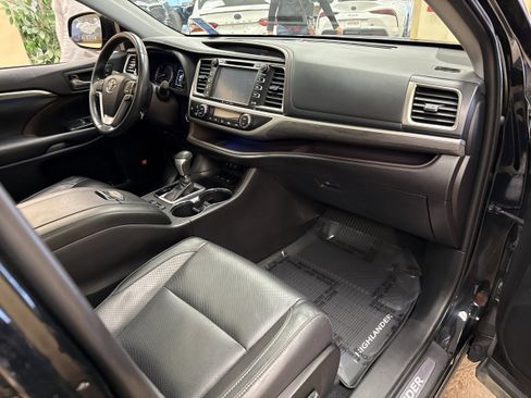 Used 2019 Toyota Highlander Limited Platinum image 21
