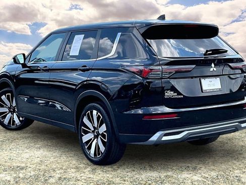 Used 2025 Mitsubishi Outlander SE FWD image 4