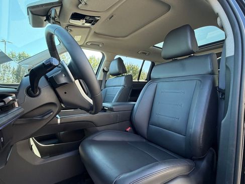 Used 2025 Hyundai Santa Fe Limited image 3