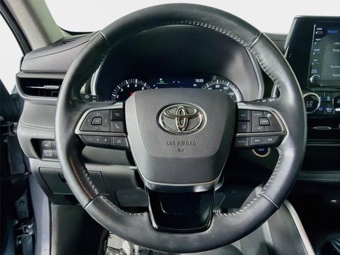 Used 2021 Toyota Highlander XLE FWD image 13