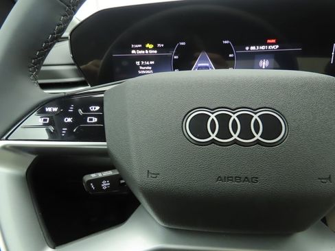 Used 2025 Audi Q5 Premium Plus w/ Premium Plus image 12