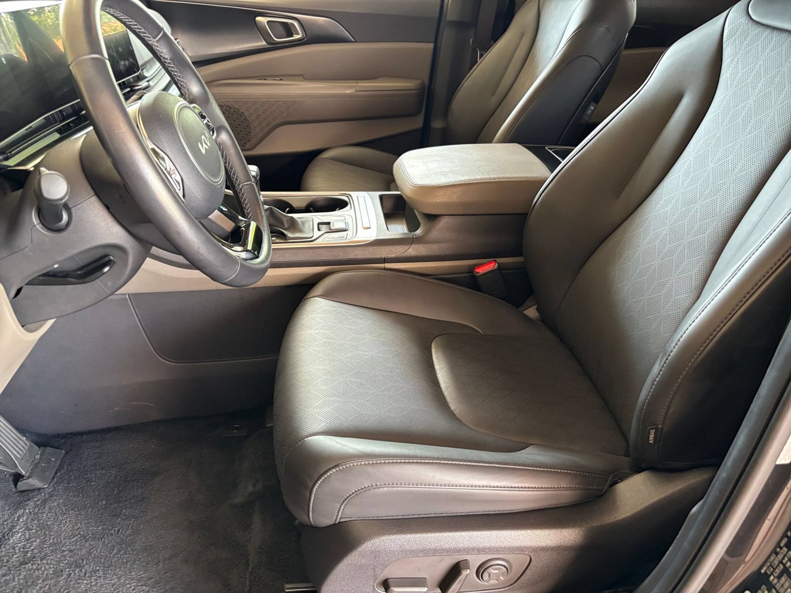 Used 2026 Kia Carnival FWD image 28