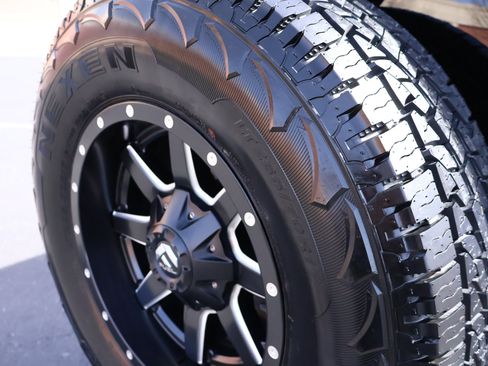 Used 2016 Jeep Wrangler Unlimited Rubicon image 18