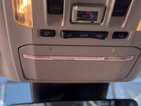 Used 2022 Toyota Highlander XLE image 18