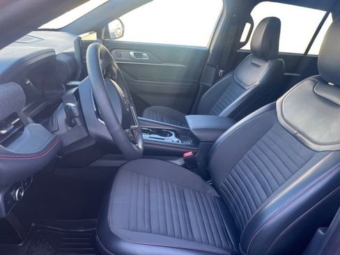 Used 2025 Ford Explorer ST-Line image 9