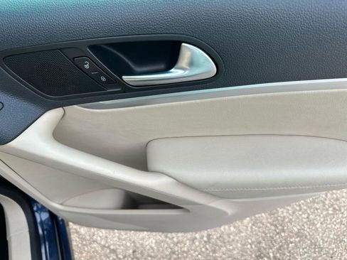 Used 2013 Volkswagen Tiguan SEL image 23