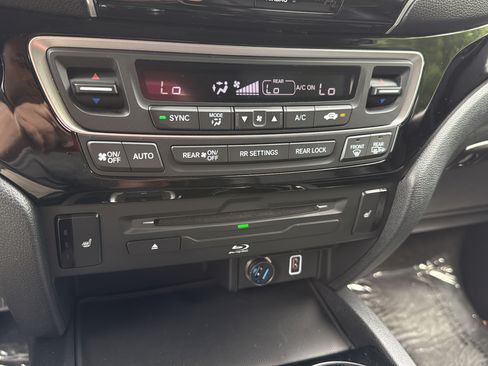 Used 2021 Honda Pilot Touring image 27