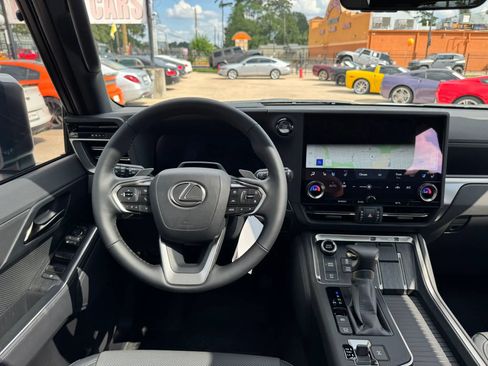 Used 2026 Lexus GX 550 w/ Accessory Package (2T) AWD/4WD image 33