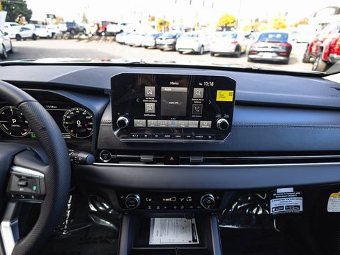 New 2025 Mitsubishi Outlander SE image 24