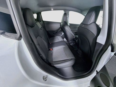 Used 2026 Tesla Model Y Long Range RWD image 24
