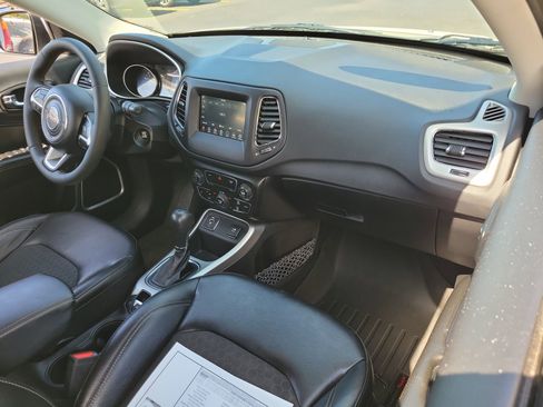 Used 2021 Jeep Compass Latitude FWD image 12