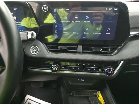 Used 2026 Chevrolet Equinox RS w/ LPO, Floor Liner Package FWD image 17