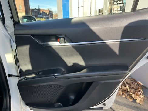 Used 2018 Toyota Camry L image 20