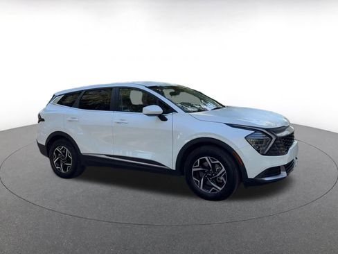 Used 2025 Kia Sportage LX image 2