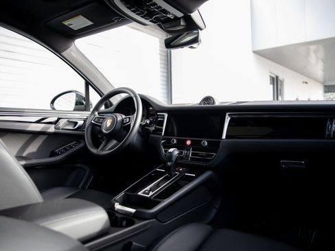 Certified 2025 Porsche Macan image 19
