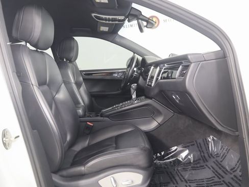 Used 2015 Porsche Macan S image 11