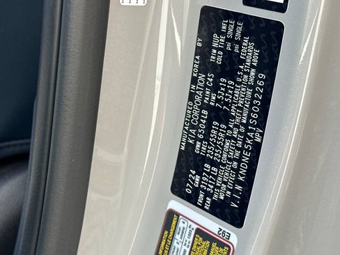 Certified 2025 Kia Carnival SX FWD image 34