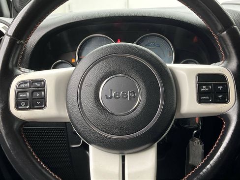 Used 2012 Jeep Wrangler Unlimited Sahara AWD/4WD image 11