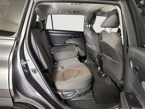 Used 2024 Toyota Highlander LE image 22