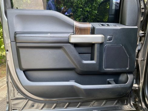 Used 2016 Ford F150 Lariat w/ Equipment Group 502A Luxury AWD/4WD image 15