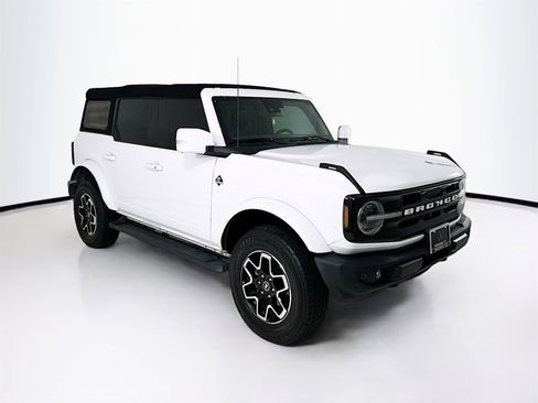 Used 2022 Ford Bronco Outer Banks image 1
