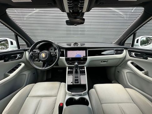 Certified 2023 Porsche Macan S AWD/4WD image 6
