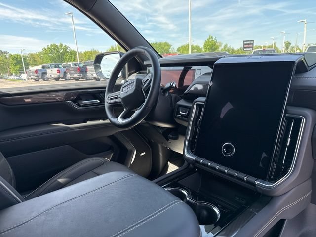 Certified 2025 GMC Yukon Elevation w/ LPO, Elevation Black Package AWD/4WD image 9